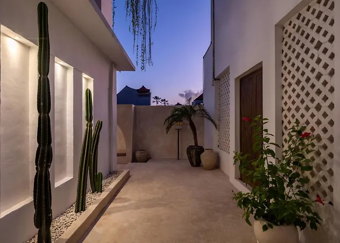 4Br Luxe Pool Villa-Canggu Near Finns-Wifi,Parking